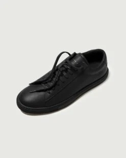 Low 1 | Jet Black -Oliver Cabell JetBlack3 6421b7a5 09bd 48e9 a64d 73ca0bfce01b 1