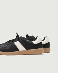 GAT | Matte Black -Oliver Cabell black ZOOM