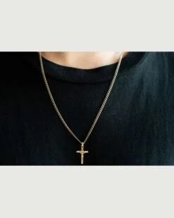 Cross Pendant Necklace | Gold